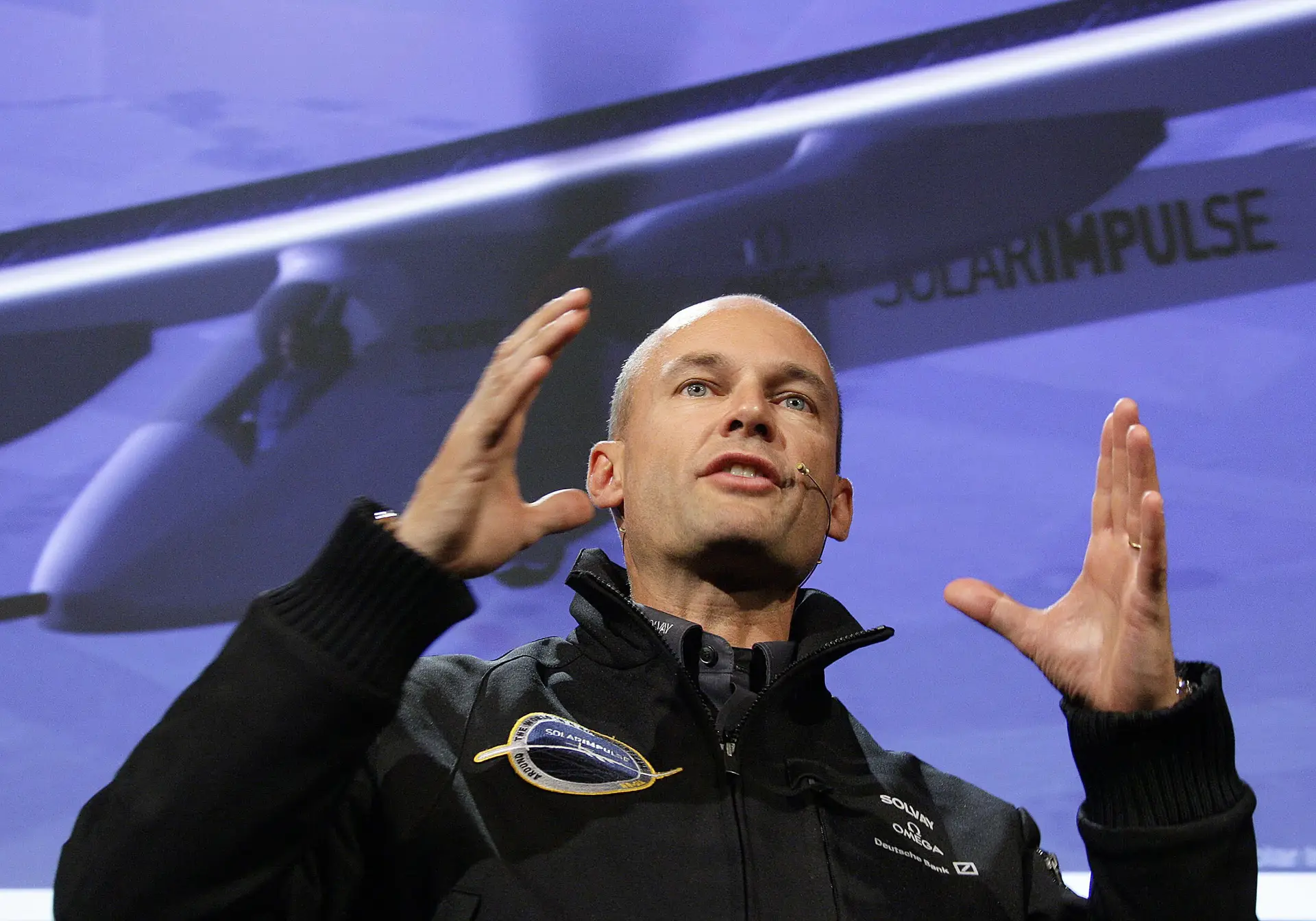 Bertrand Piccard fez história ao dar a primeira volta ao mundo num balão e num avião movido a energia solar, o Solar Impulse