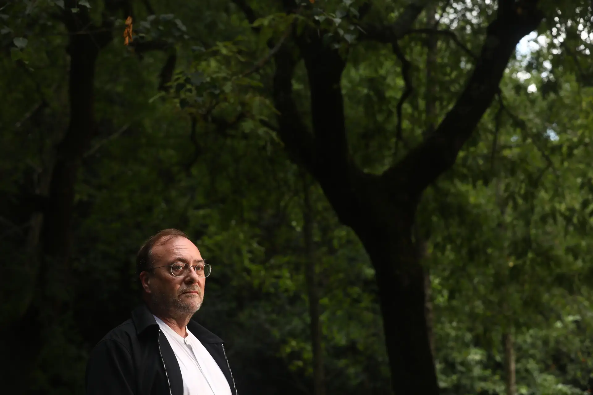 “A ferida que o colonialismo abriu no Brasil está aberta, dói”: João Fernandes, diretor artístico do Instituto Moreira Salles
