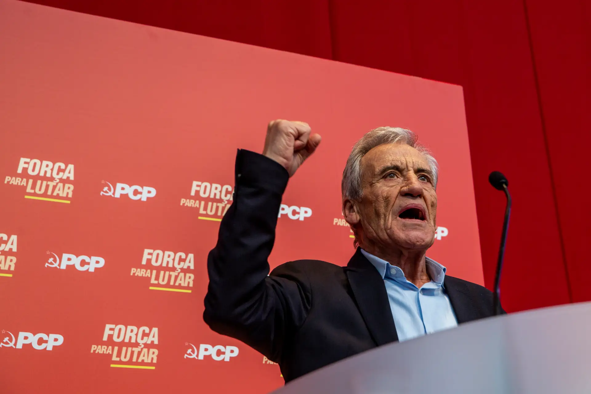 Jerónimo "virado de frente para o vento duro e forte", despede-se sem afeto, mas deixa programa completo