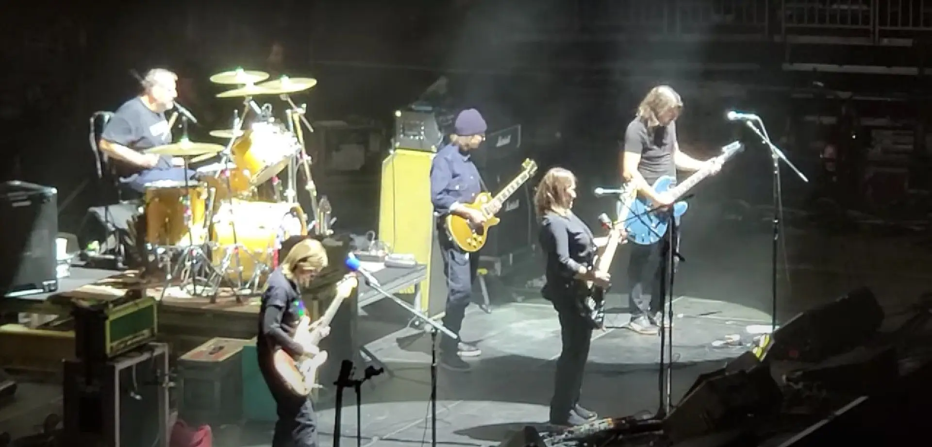 Dave Grohl juntou-se às Breeders para tocar clássico dos Pixies. Veja o vídeo