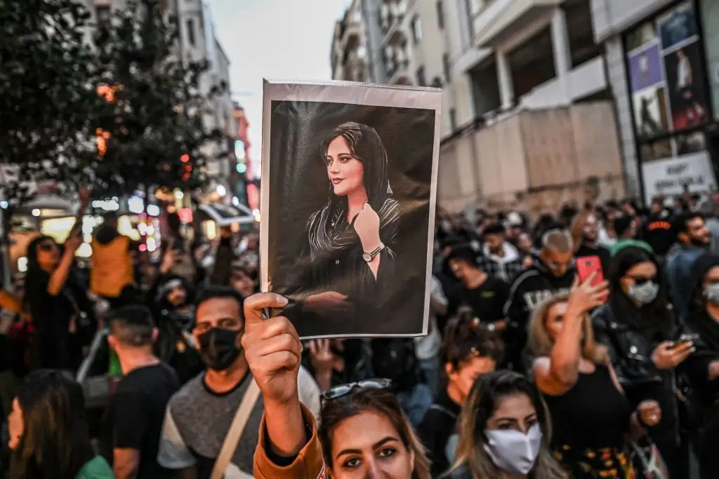 Protesto contra o regime iraniano antecede o jogo Inglaterra-Irão - SIC  Notícias