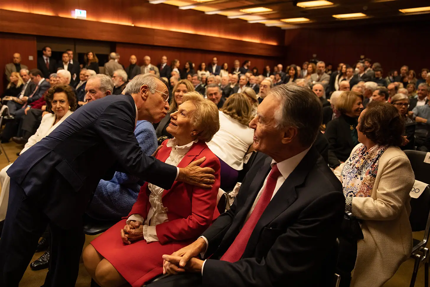 Marques Mendes, Maria Cavaco Silva e o antigo Presidente da República. Atrás, Joana Marques Vidal, ex-Procuradora-Geral da República