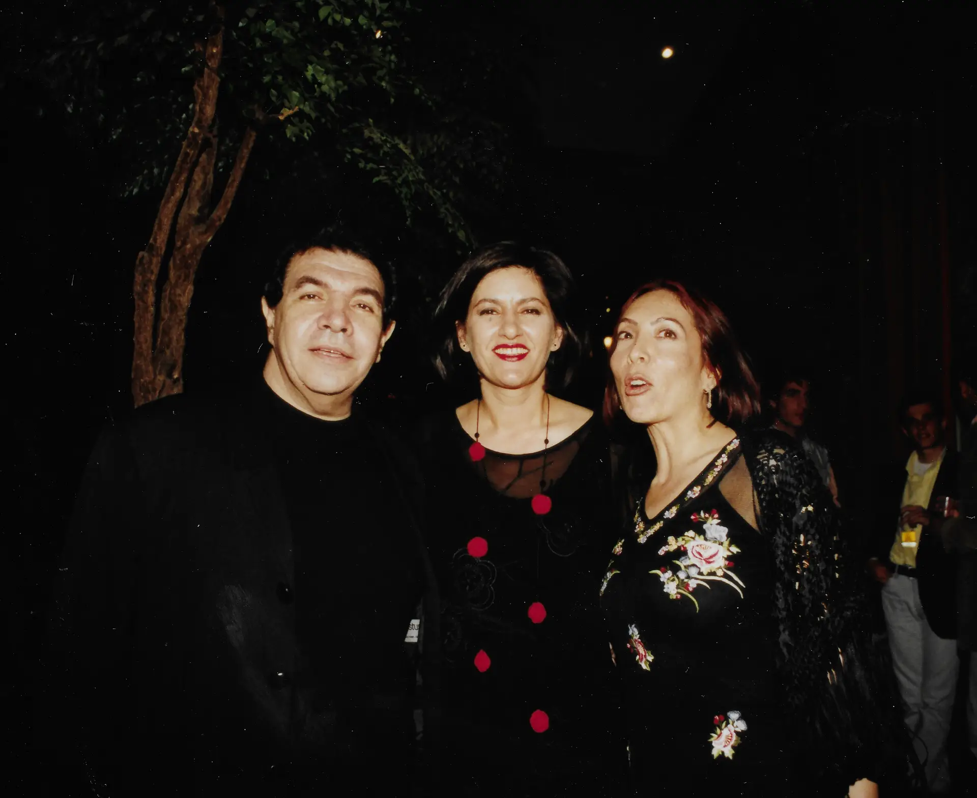 Augustus no Alcântara Café, com Arminda Faria ao centro