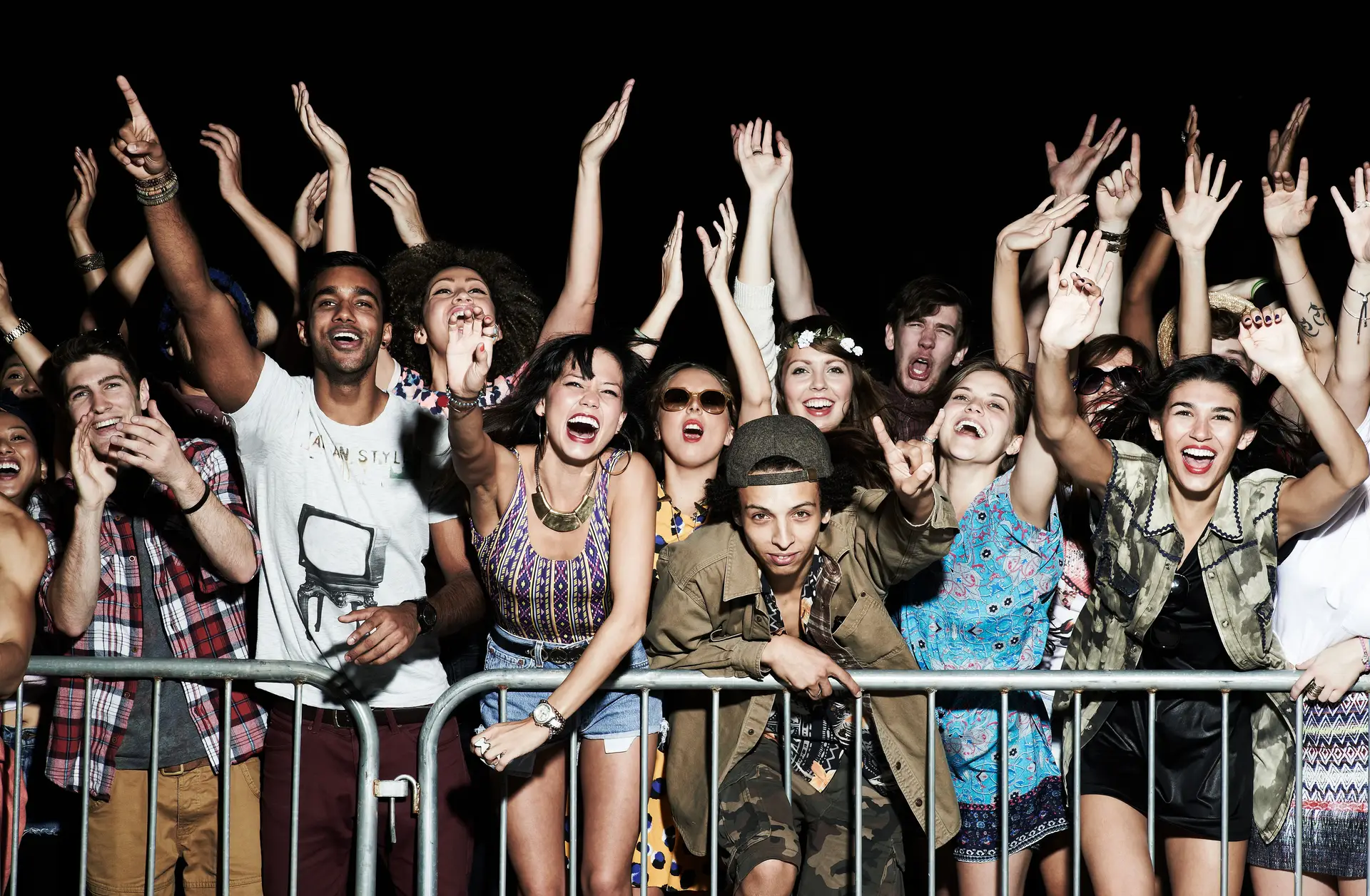 Estudo revela que há mil milhões de jovens em risco de surdez por ouvirem música alto