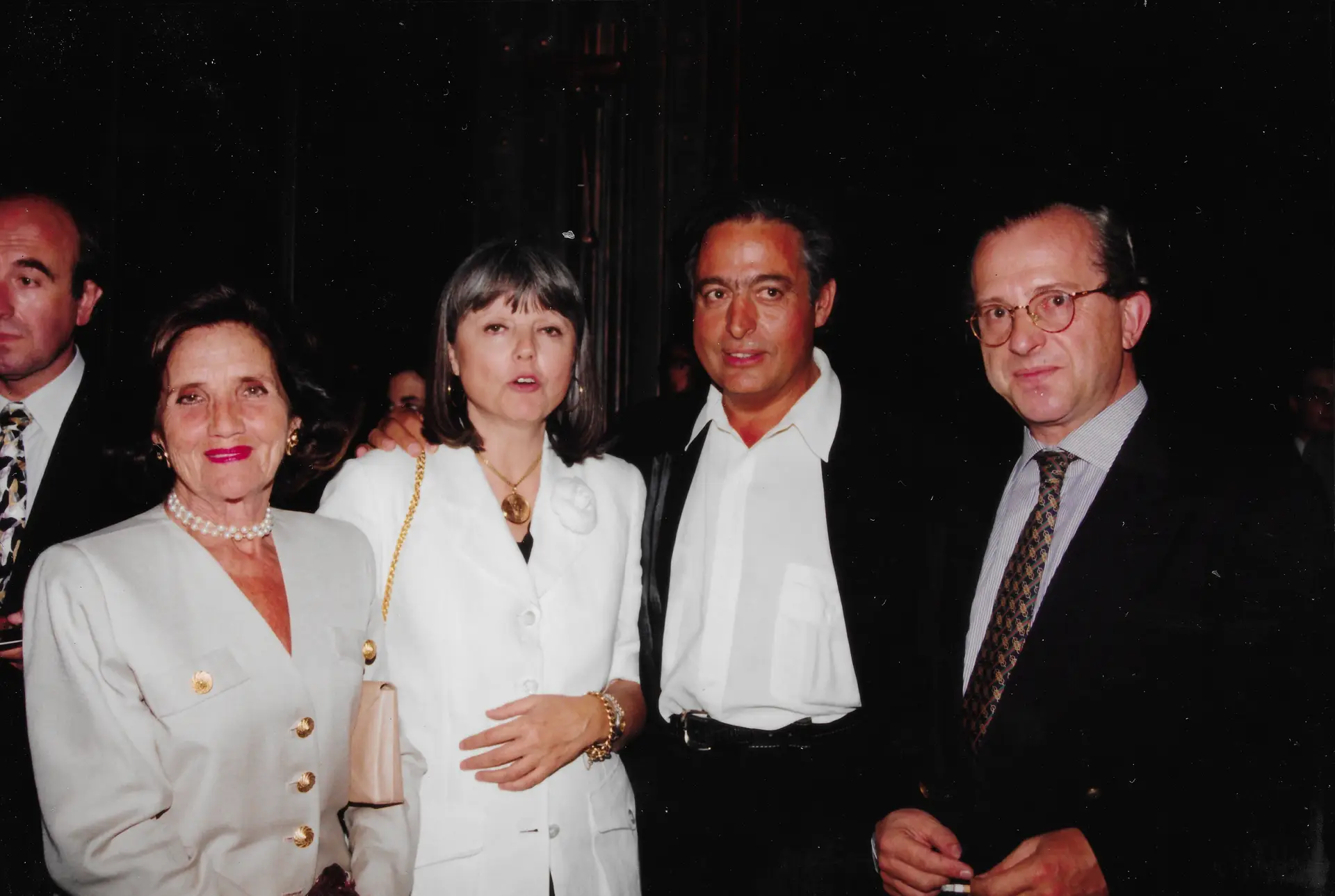 Paula Bobone ao centro, no Alcântara Café