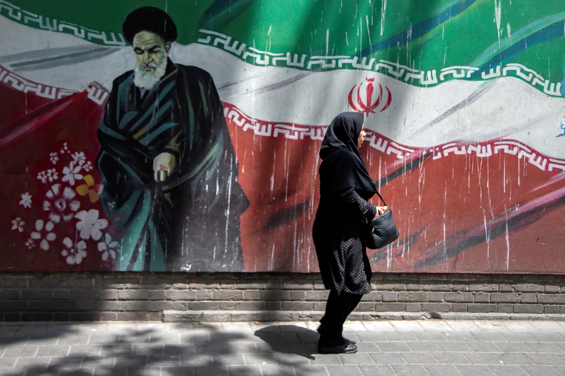 Irão: Governo impõe restrições ao uso de internet