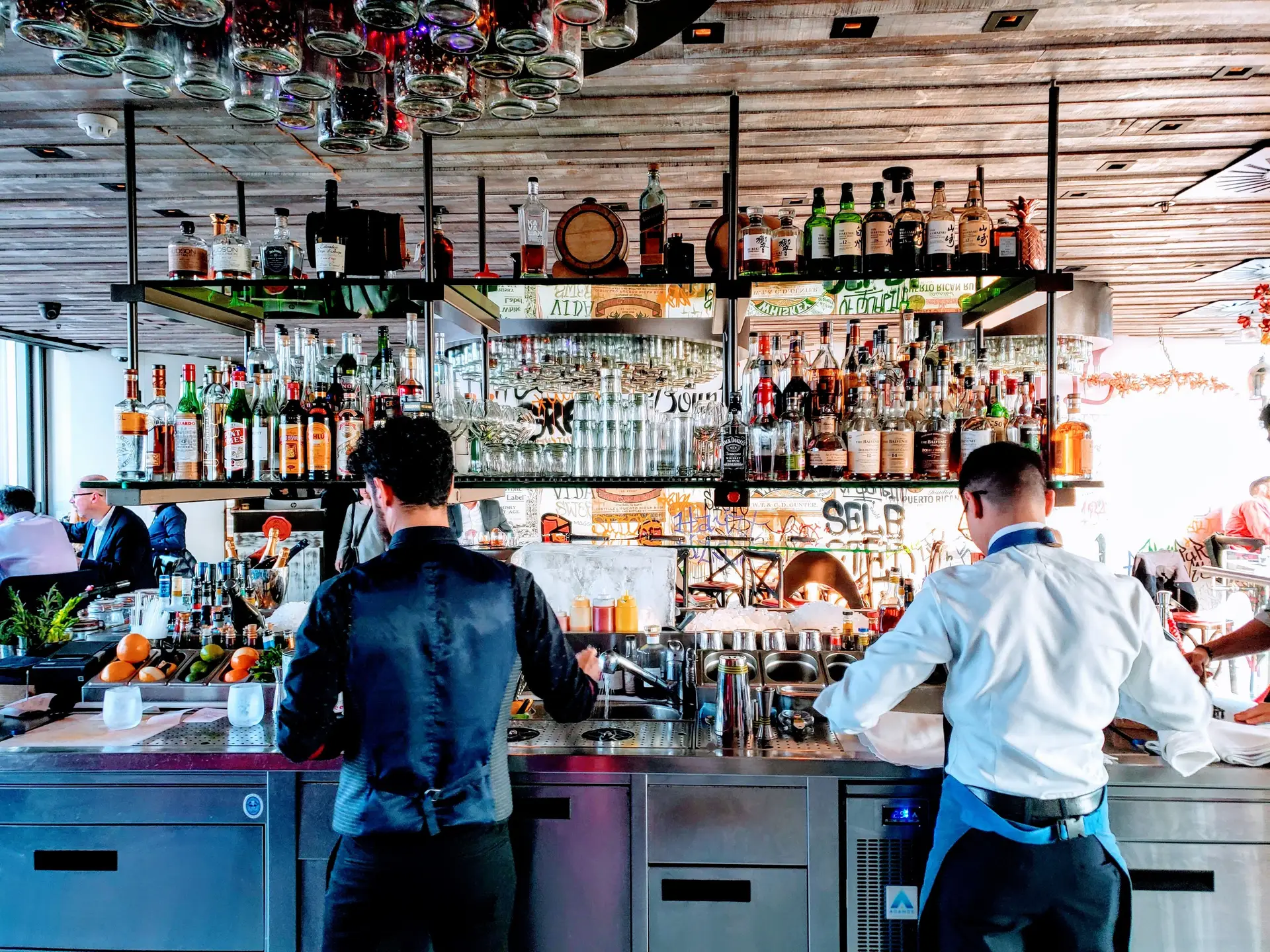 A falta de trabalhadores para servir à mesa ou ao balcão, além de tarefas de cozinha, é reportada pelos 73 mil restaurantes, cafés e bares em Portugal