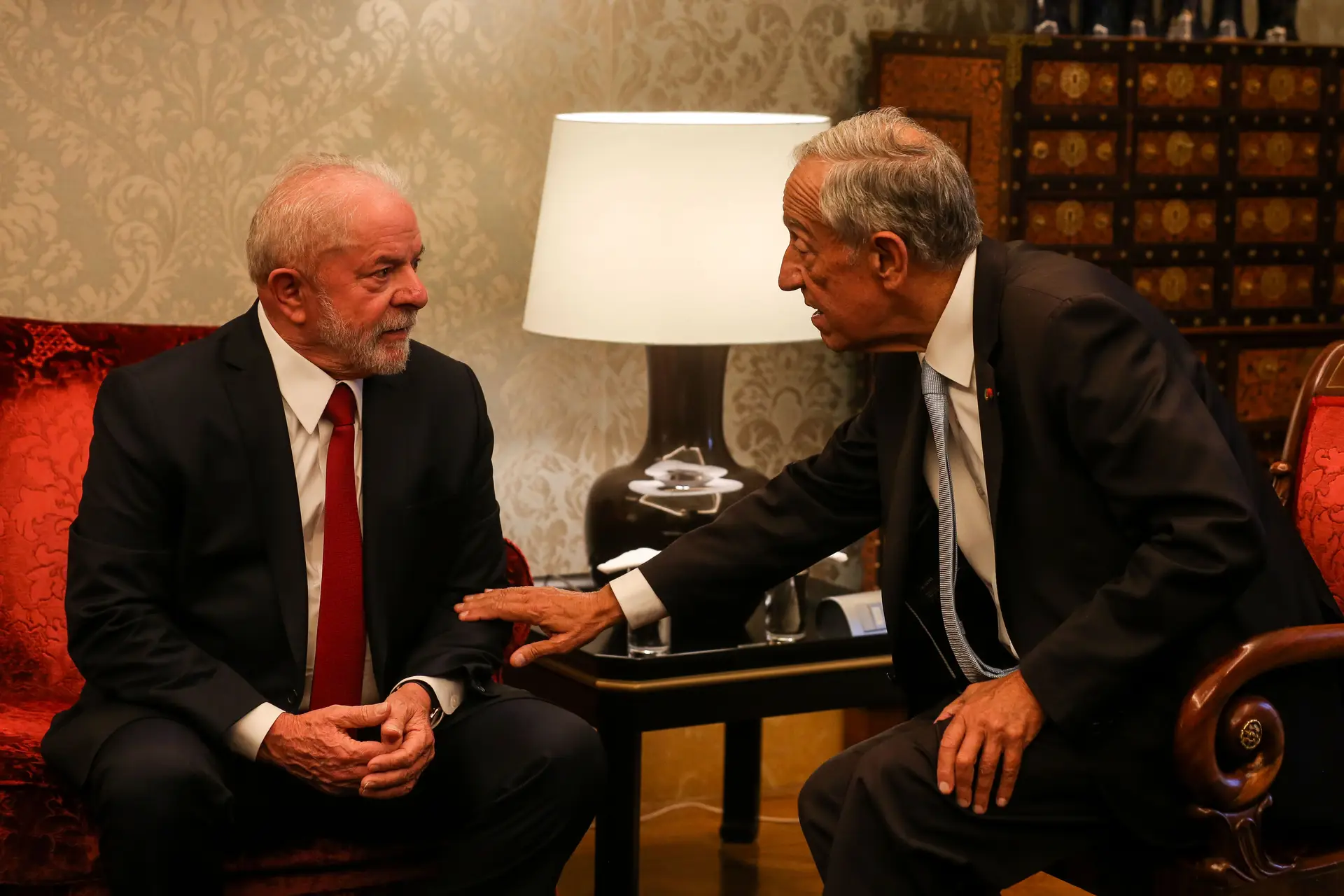 Em novembro, Marcelo Rebelo de Sousa, recebeu em Belém Lula da Silva, já eleito, mas ainda não empossado