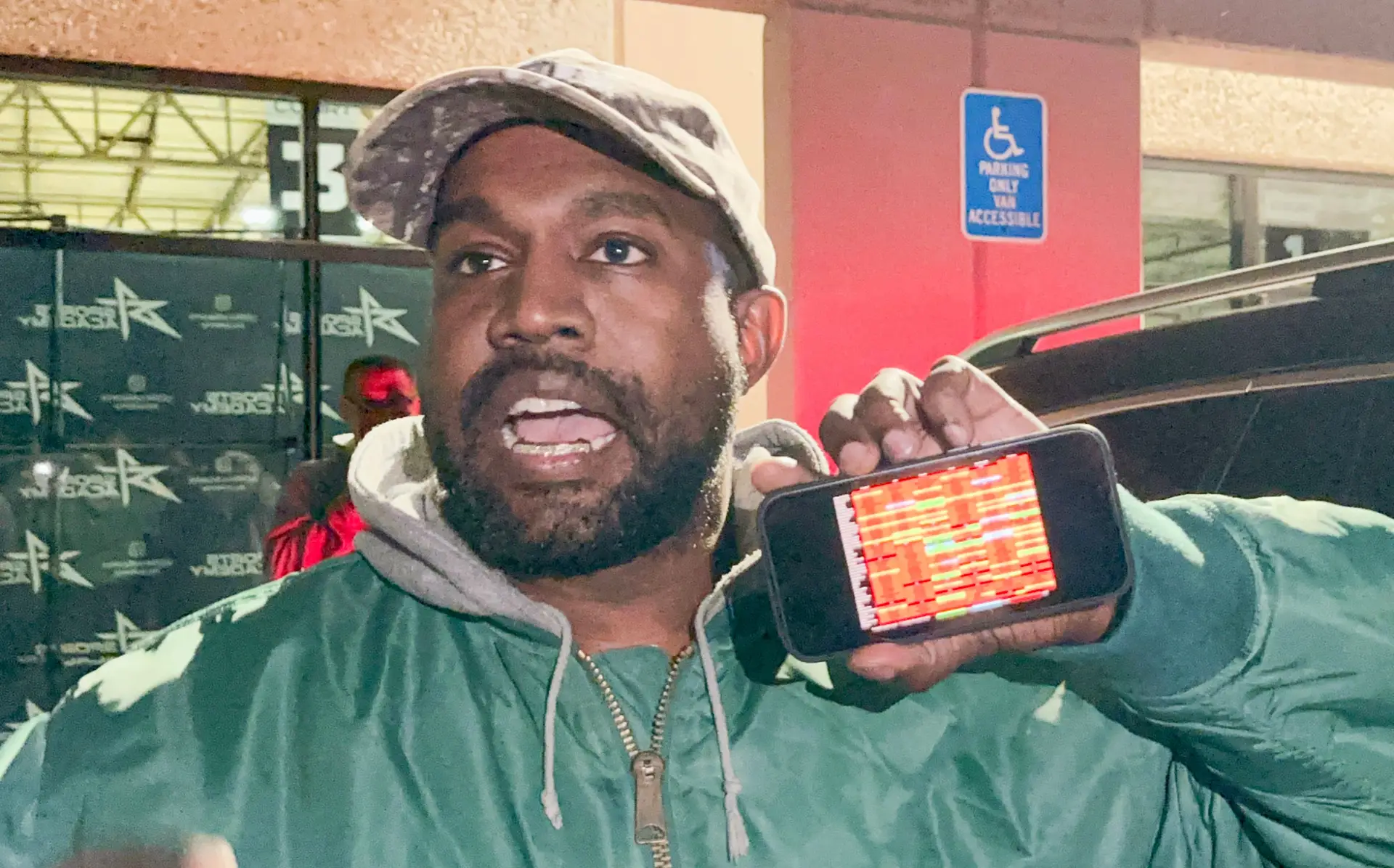 Kanye West está de volta ao Instagram. Na primeira publicação, chamou “clone” a Elon Musk