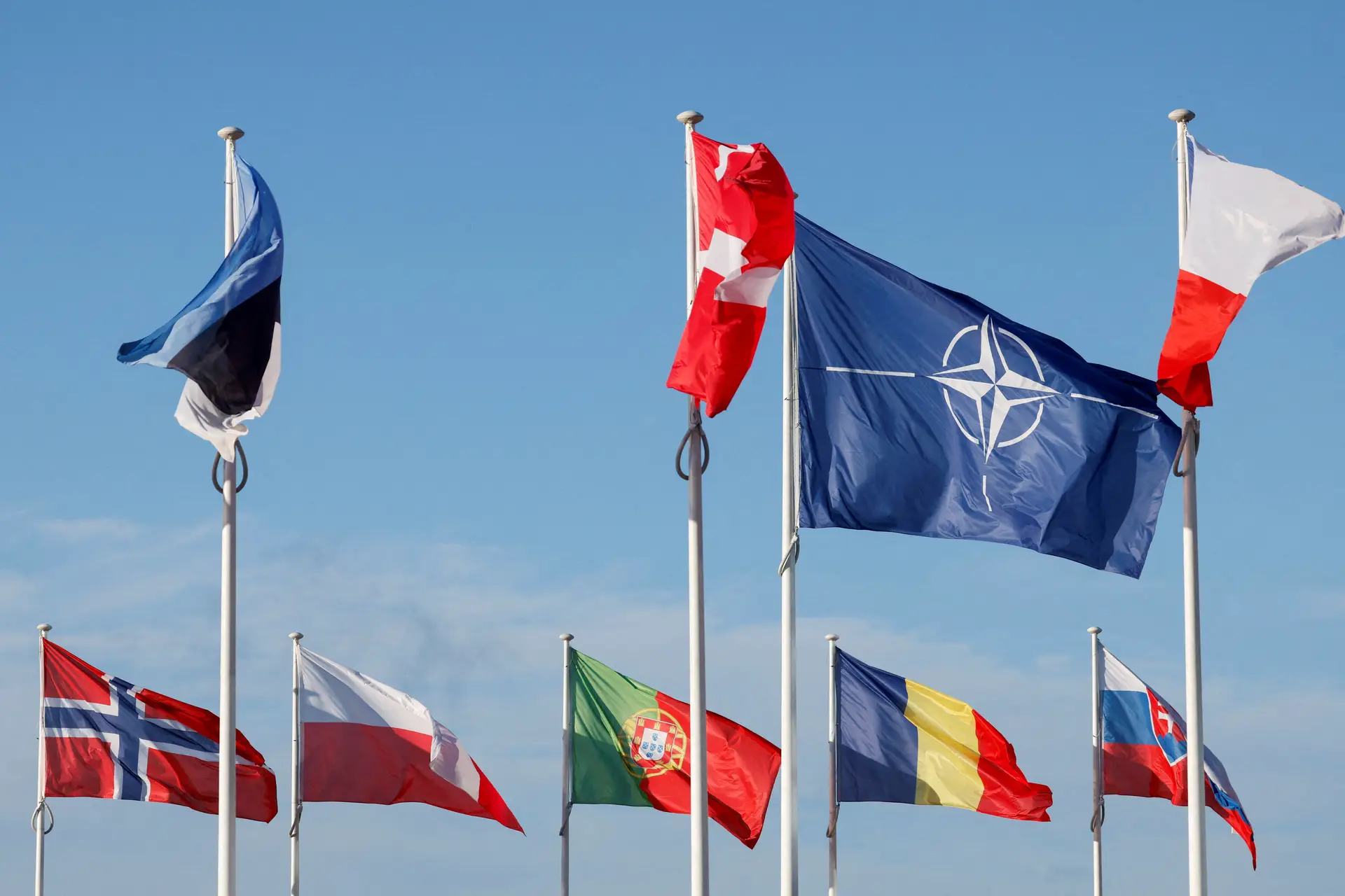 Ucrânia: Assembleia da NATO em Madrid arranca com apelo a julgamento de crimes de guerra