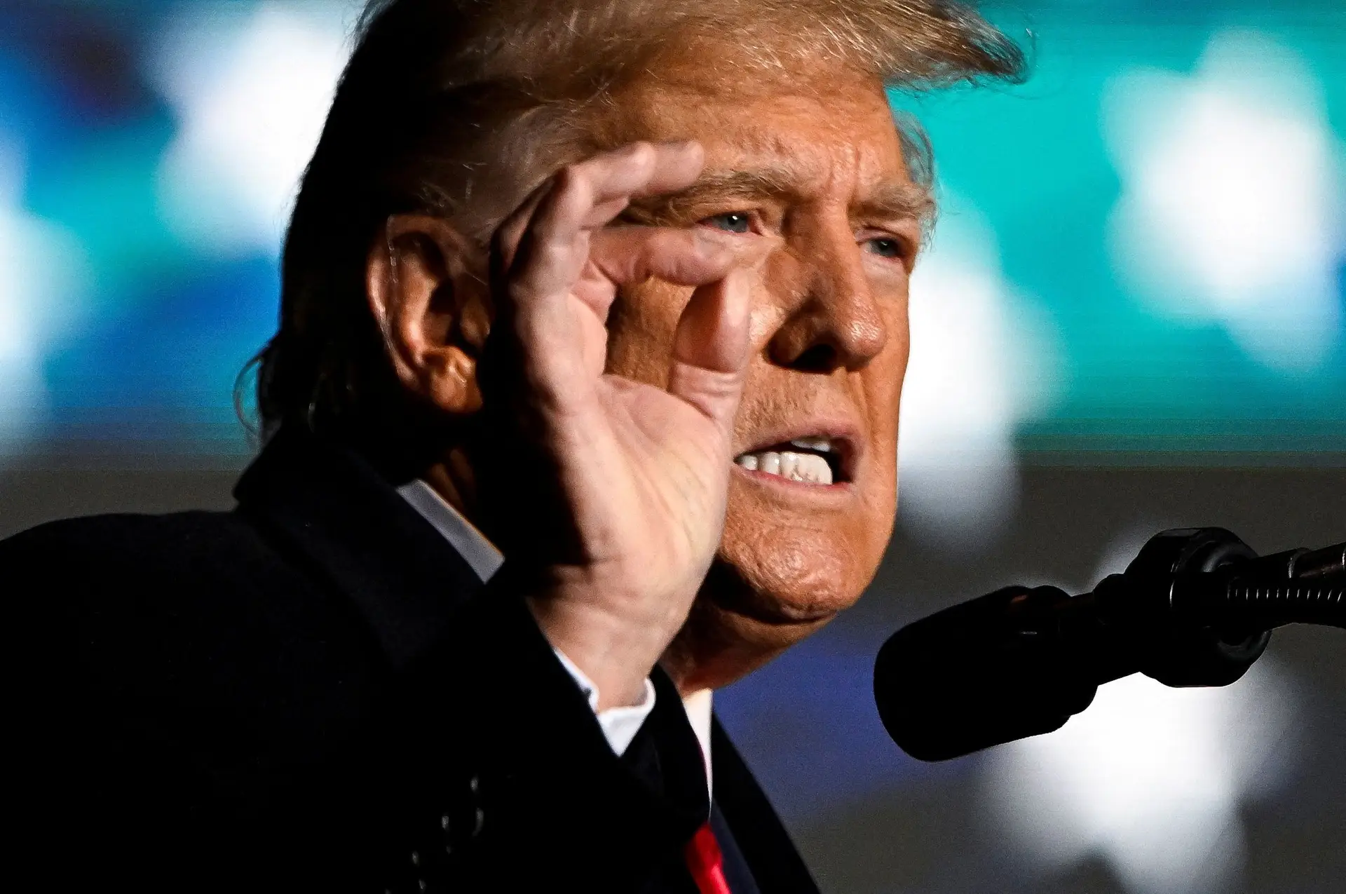 Trump enfrenta perigo em investigação de documentos em Mar-a-Lago