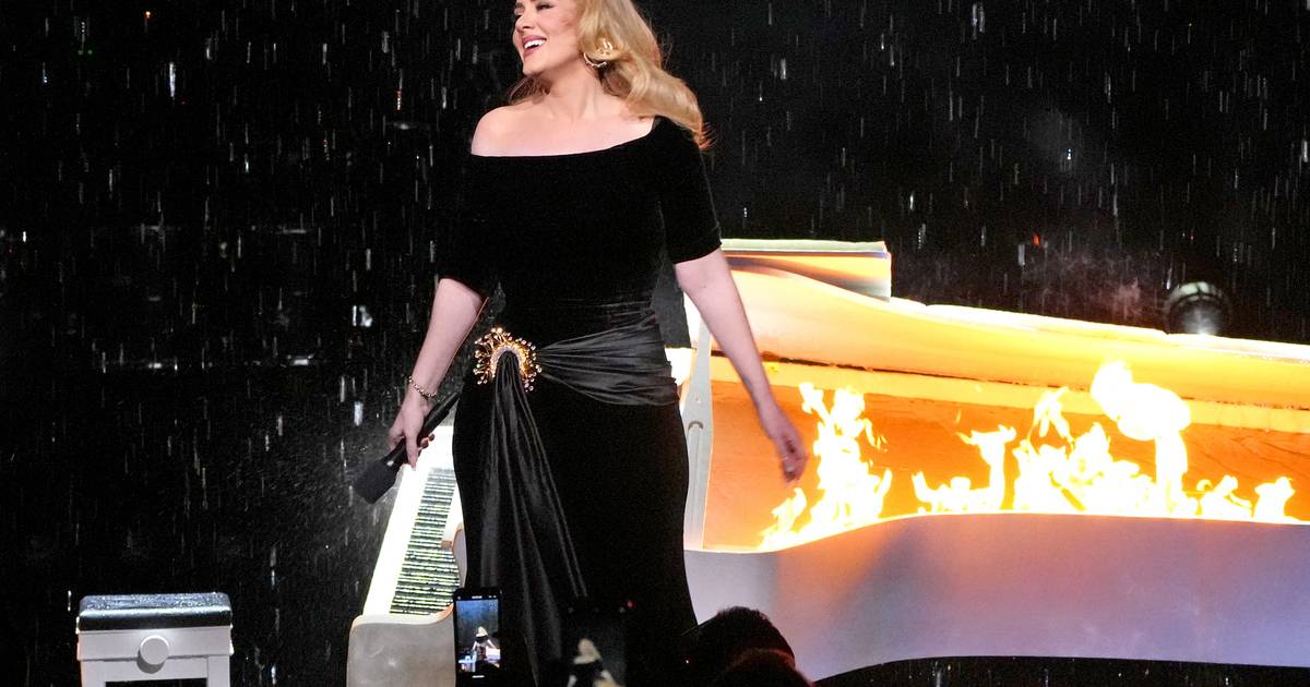 Adele interrompeu espetáculo em Las Vegas para falar do tragédia do Ocean Gate: “Eu nem em montanhas russas me meto”