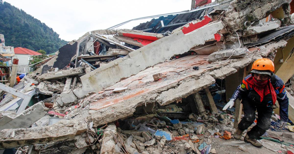 Novo sismo de magnitude 6,9 atinge ilha de Sumatra na Indonésia