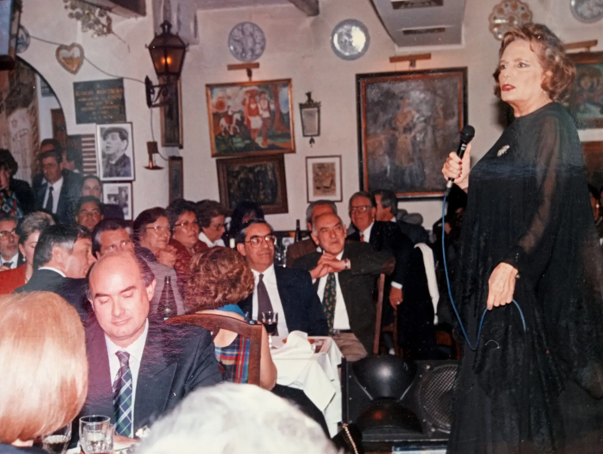 Amália a (en)cantar