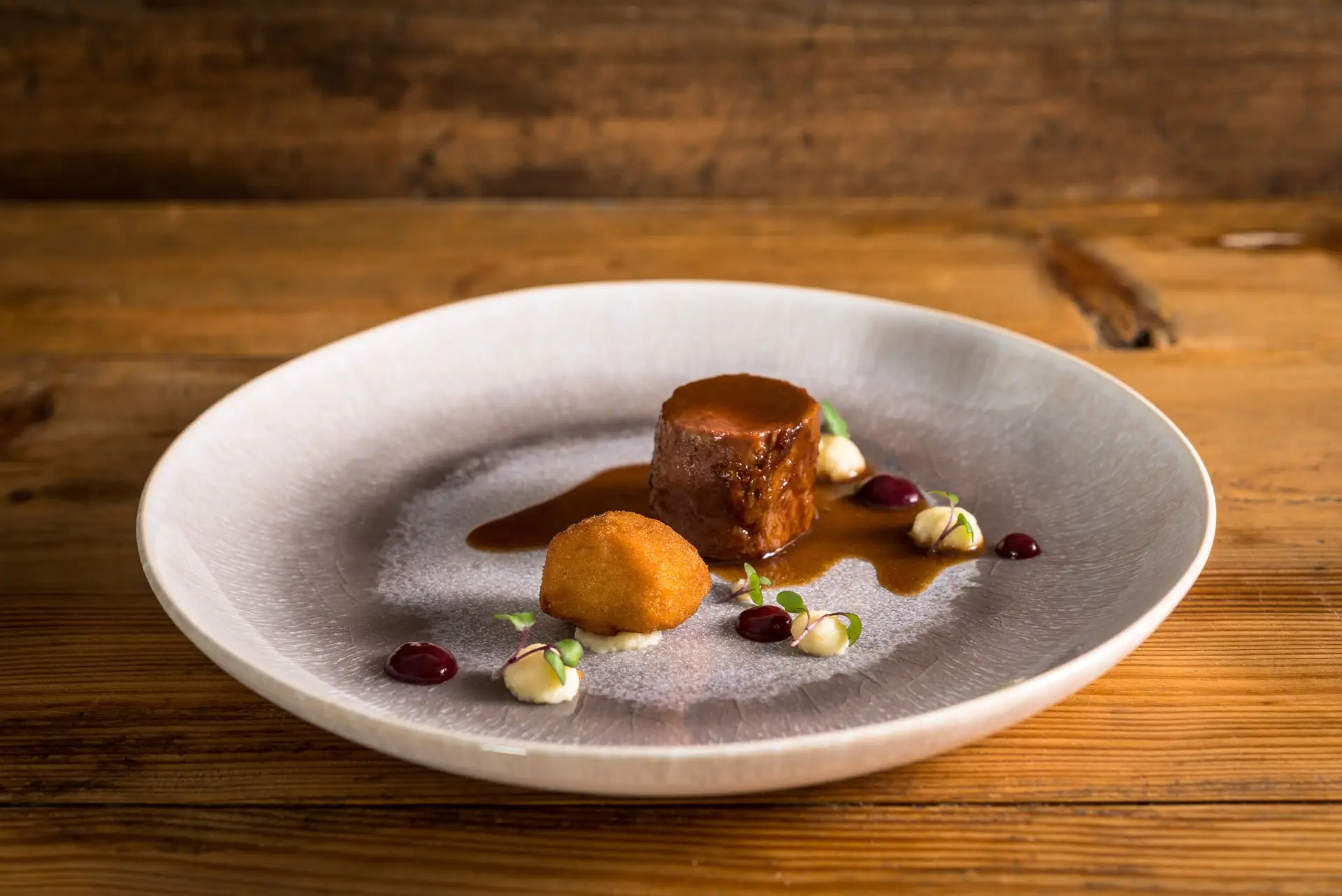 Chouriço de Vitela, Puré Aipo, Chutney de Frutos Vermelhos