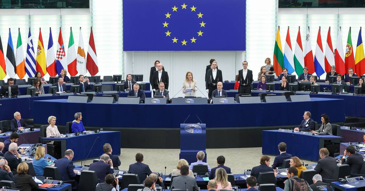 Qatargate: Eurodeputada demite-se da presidência de subcomissão do Parlamento Europeu