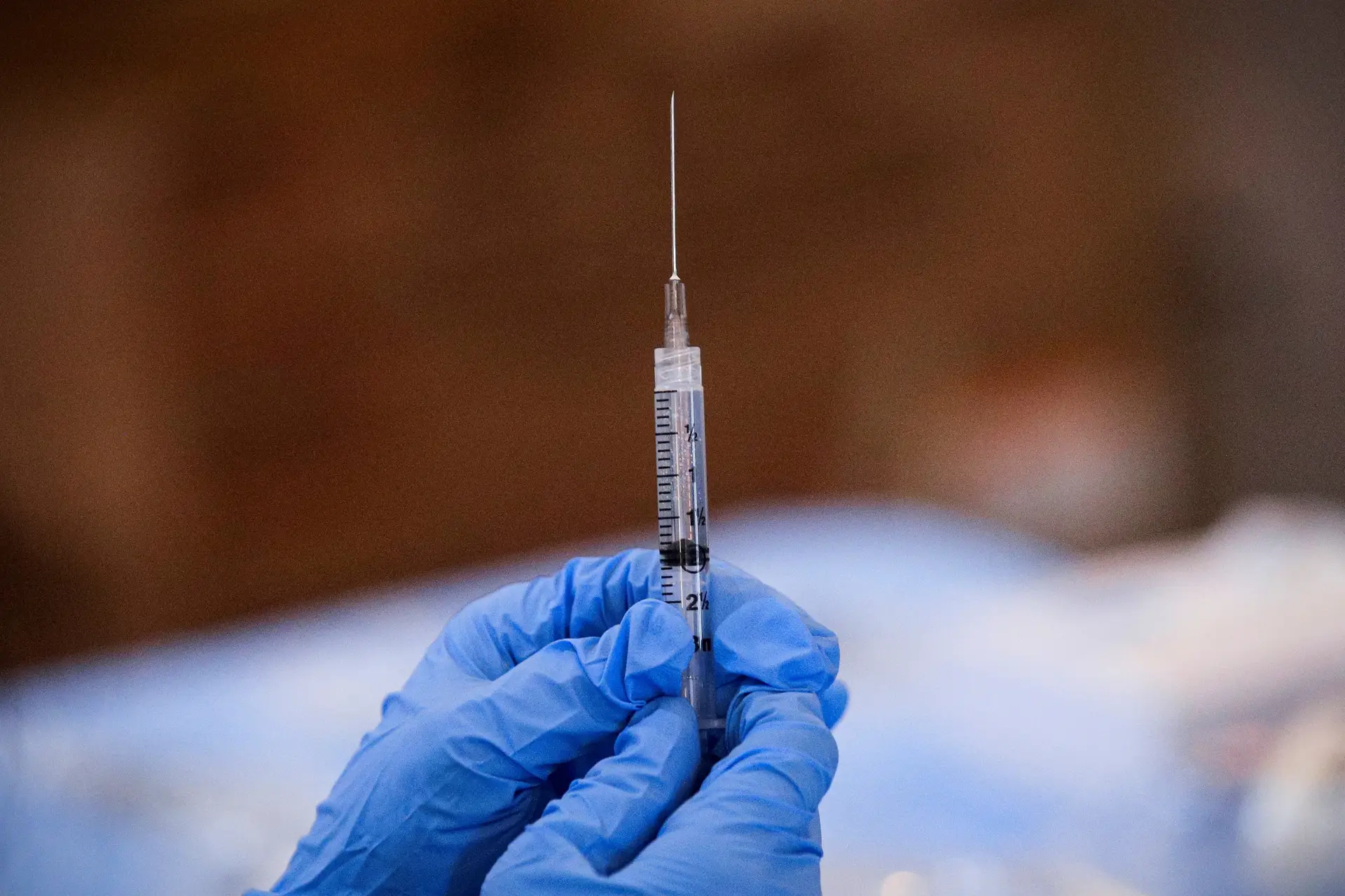 Covid-19: maiores de 65 anos já podem vacinar-se em regime "casa aberta"