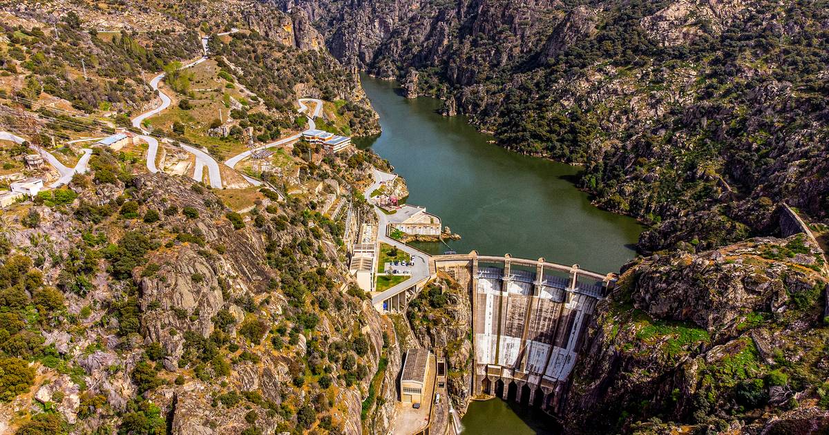 Fisco e Finanças vão ao parlamento explicar atraso nos impostos sobre barragens