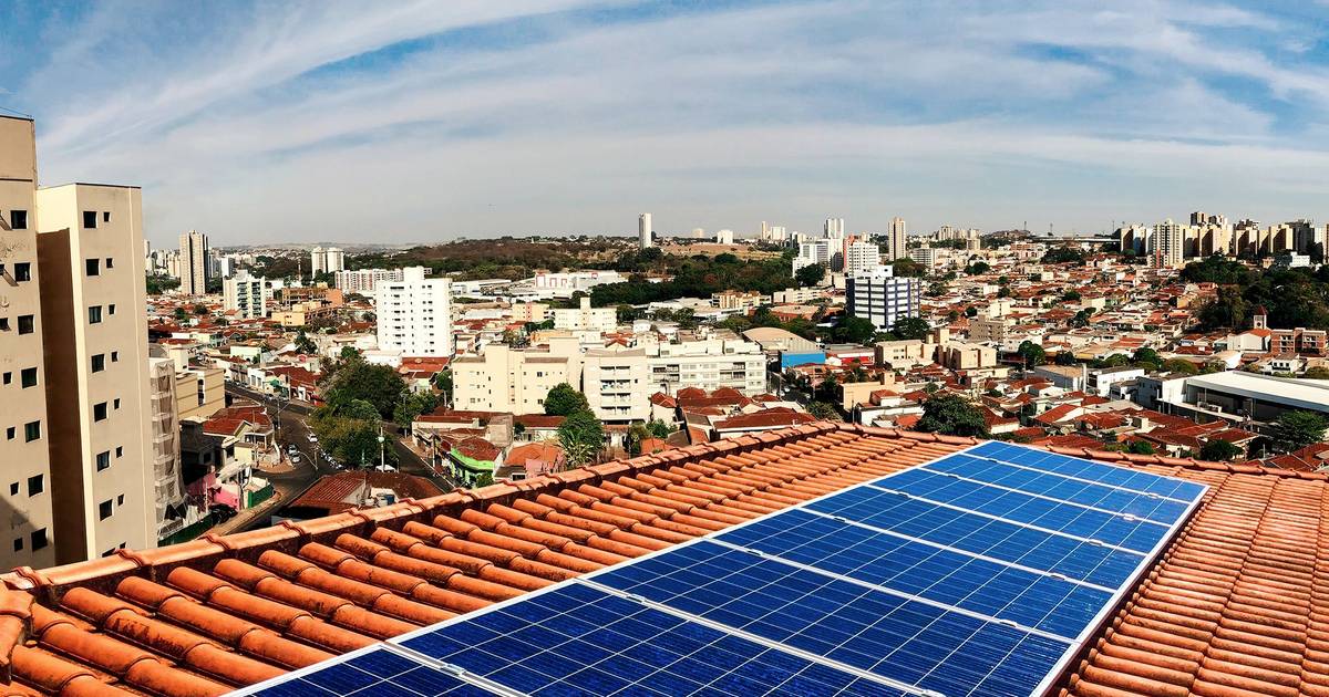 Novos “cheques” do Governo para painéis solares mais pequenos e baratos não convencem empresas