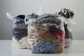 Cada pessoa descarta por ano 11 quilos de resíduos têxteis: fundação lança campanha de sensibilização para impacto da “moda descartável”