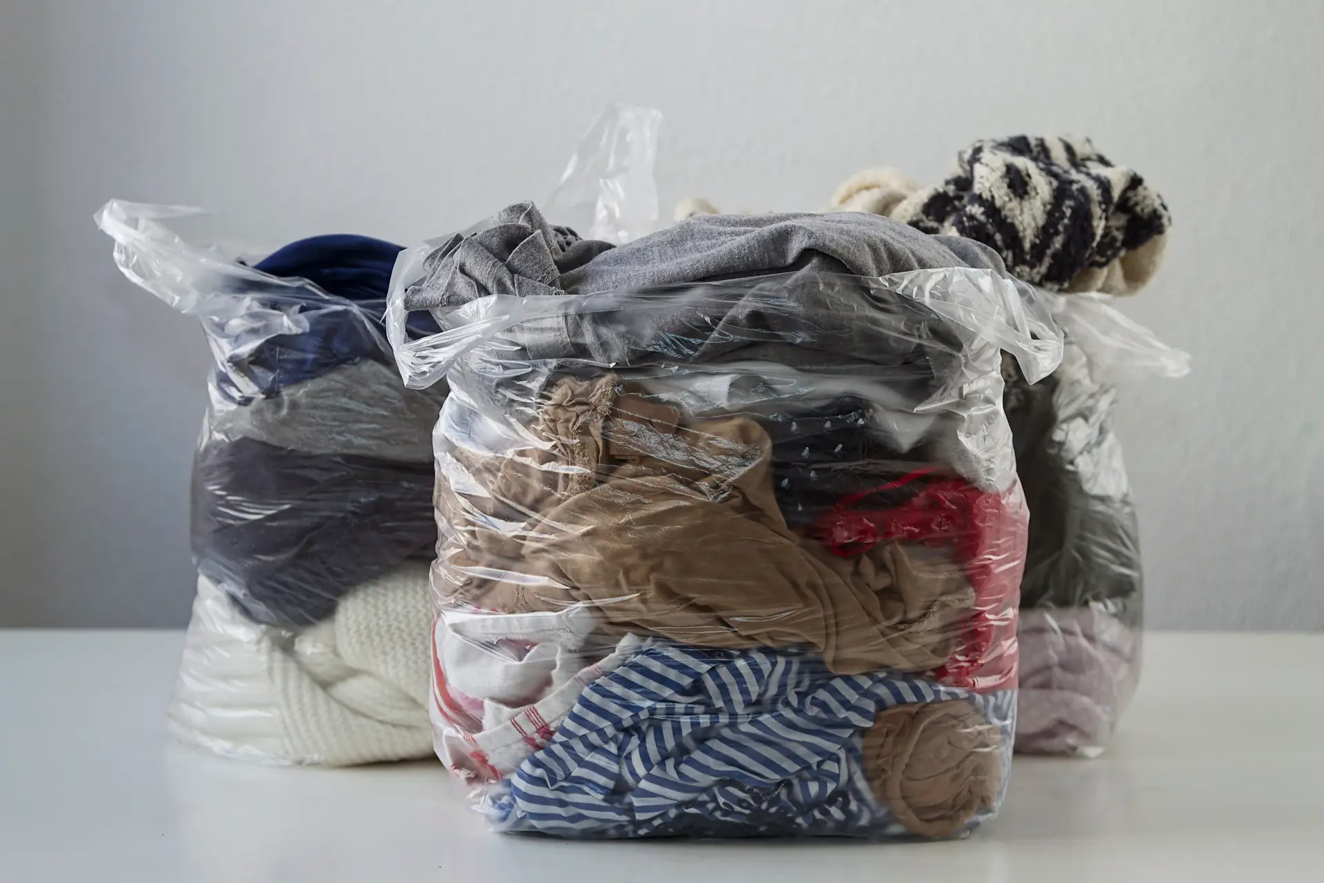 Apenas seis em 35 marcas de roupa têm recolha para reciclagem