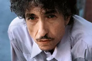 Já lemos o novo livro de Bob Dylan: tem rock and roll primevo, música italiana alucinogénica e até fado