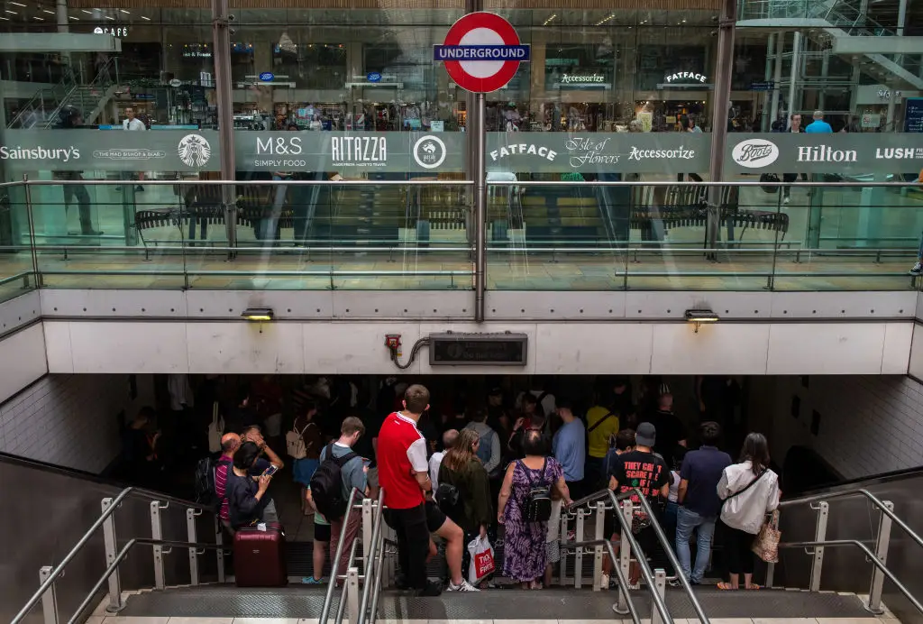 Londres proibiu anúncios do Catar em transportes, agora o país vai rever investimentos na capital britânica