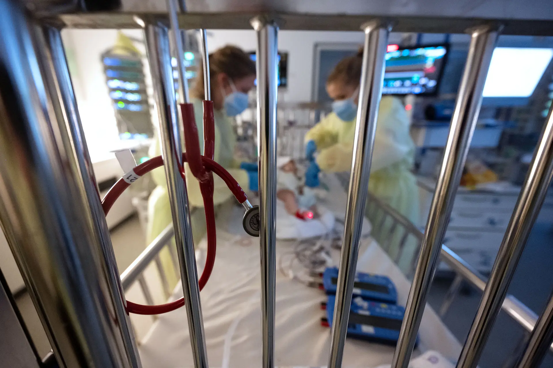 Aumento de infeções respiratórias em bebés deixa hospitais alemães no limite