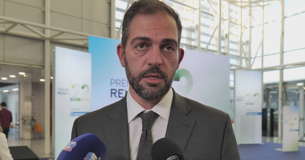 Duarte Cordeiro contra crise política: “Não podemos confundir uma ou outra situação com o normal funcionamento das instituições”