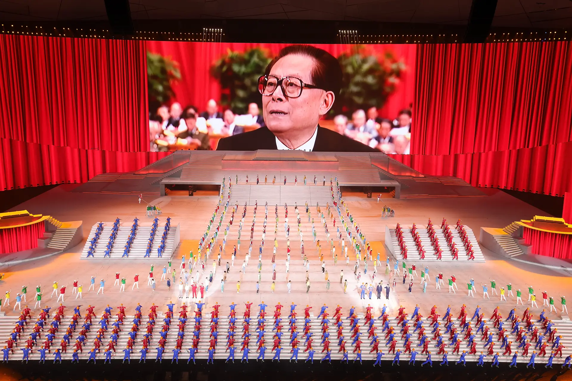 Jiang Zemin aparece num ecrã durante um evento no contexto das comemorações do centésimo aniversário do Partido Comunista da China, em junho de 2021
