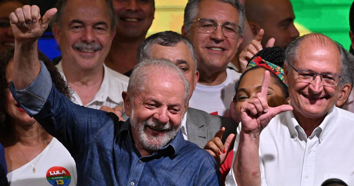 Lula é o último Presidente do Brasil a tomar posse a 1 de janeiro. Bolsonaro deixou o país e falta à cerimónia
