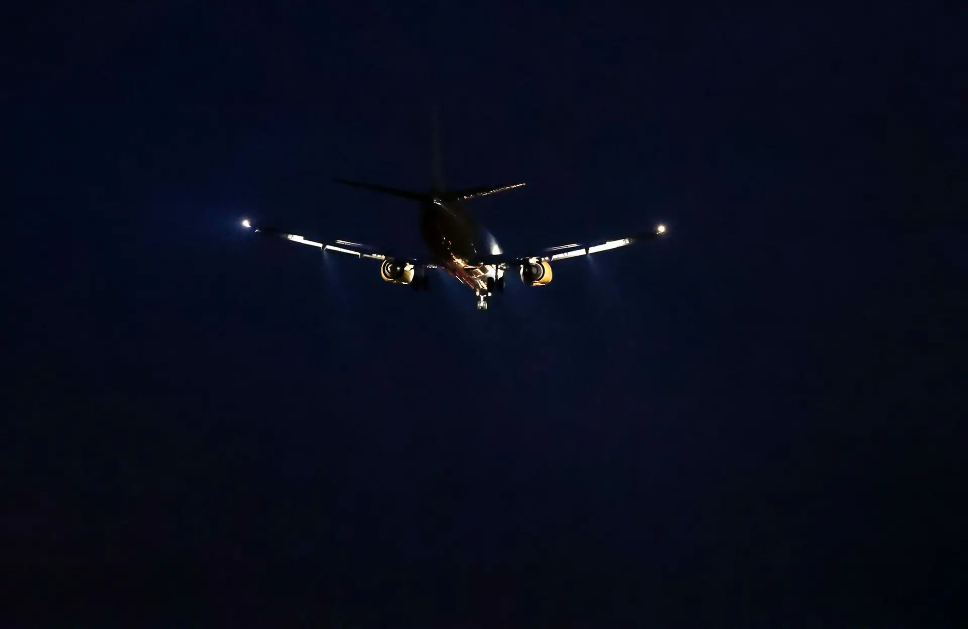 388 mil lisboetas dormem com o ruído de aviões, a fatura no ambiente e na saúde pode chegar a €2 mil milhões. Tem a palavra o Parlamento