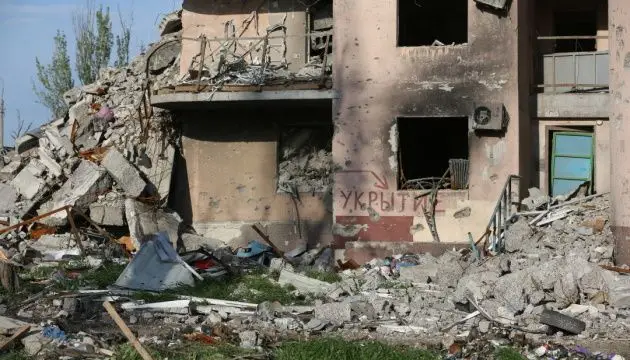 "As pessoas vão todos os dias à morgue na esperança de encontrar um familiar": a nova realidade da Mariupol russa