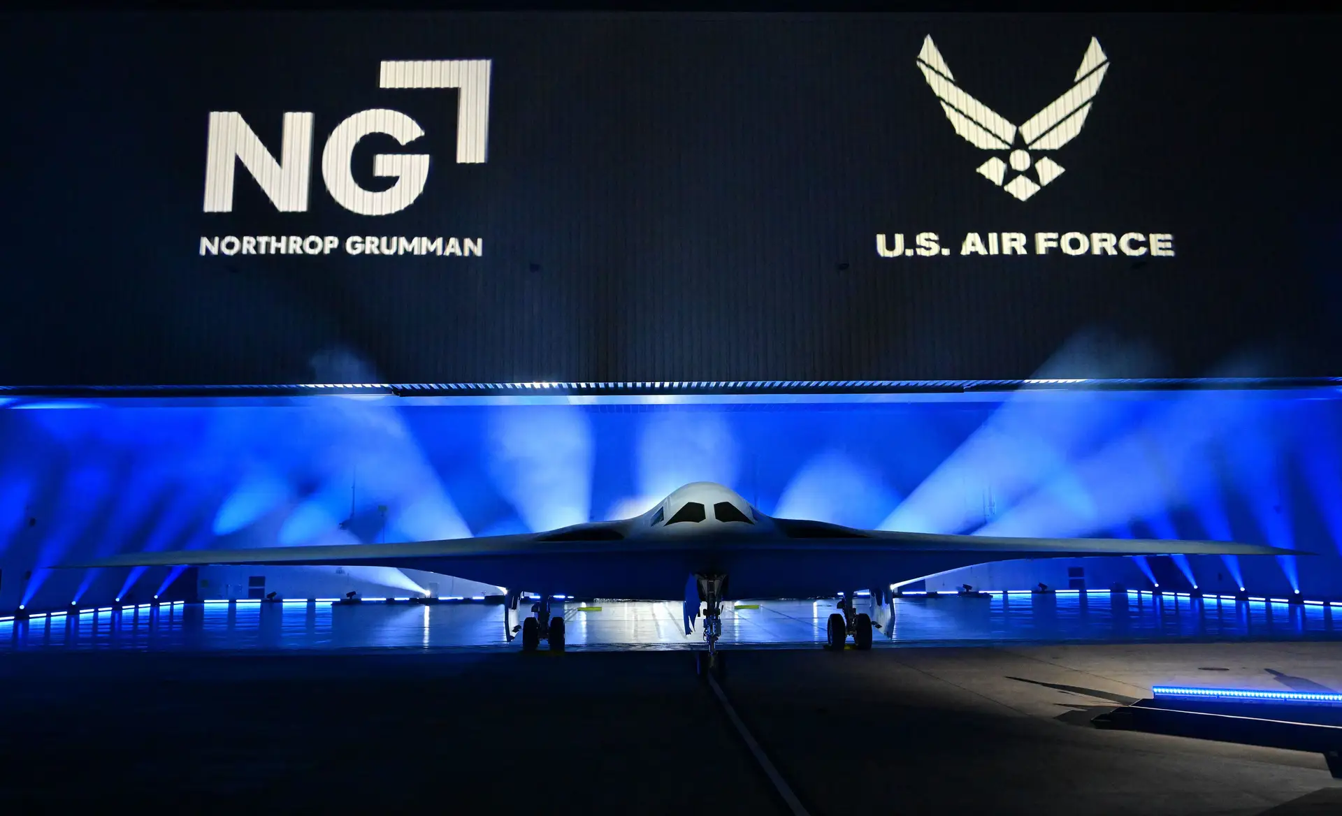 Apresentação do bombardeiro nuclear B-21 Raider