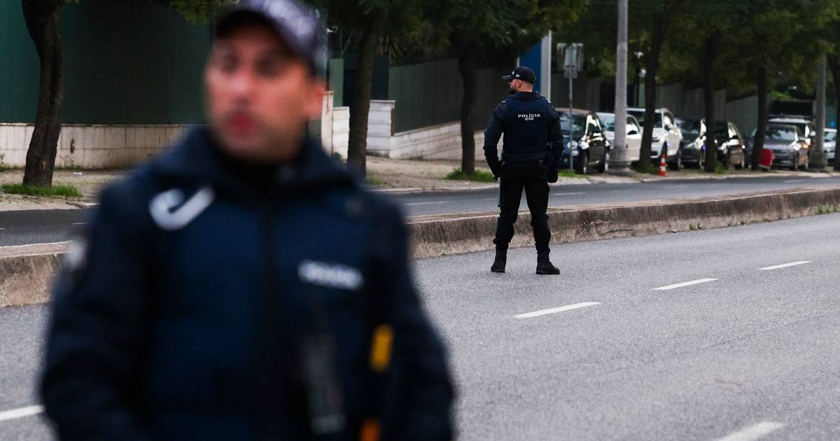 Posse de arma de fogo leva à detenção de duas pessoas em Lisboa