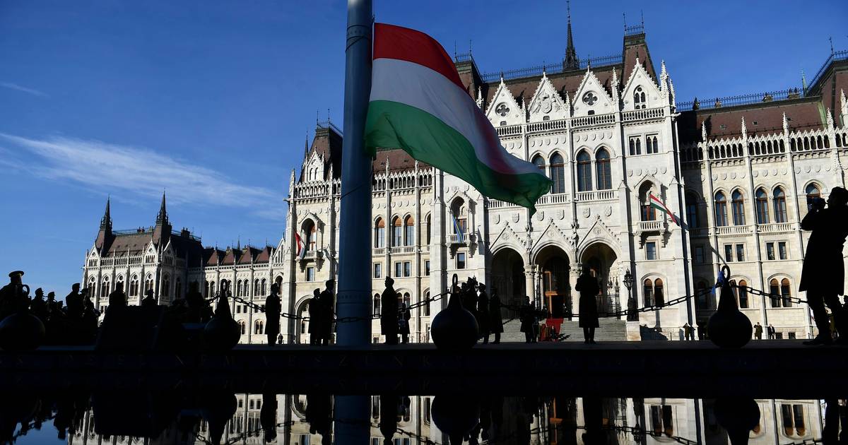 Hungria libertou quase 1.400 condenados por tráfico humano na condição de abandonarem o país