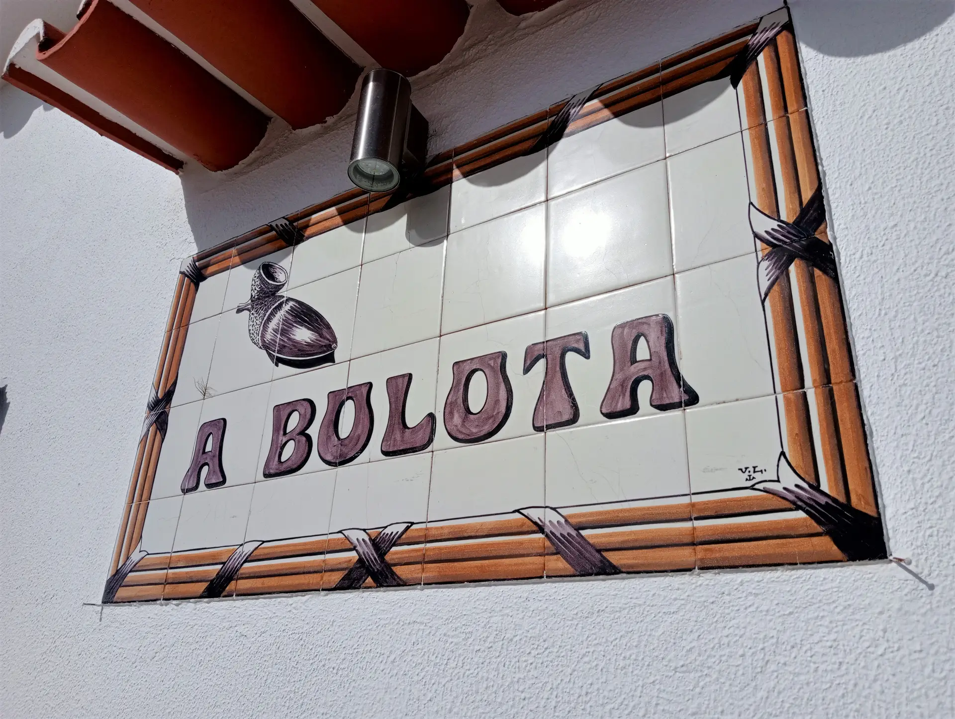O nome do restaurante alentejano em azulejo