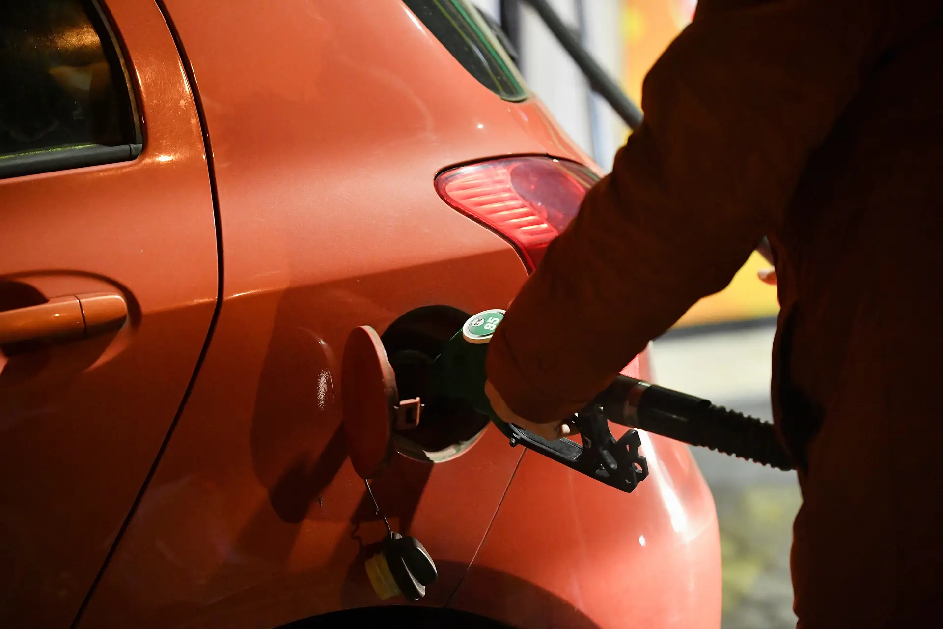 Gasolina foi vendida na semana passada 2,4% acima do preço de referência da ERSE