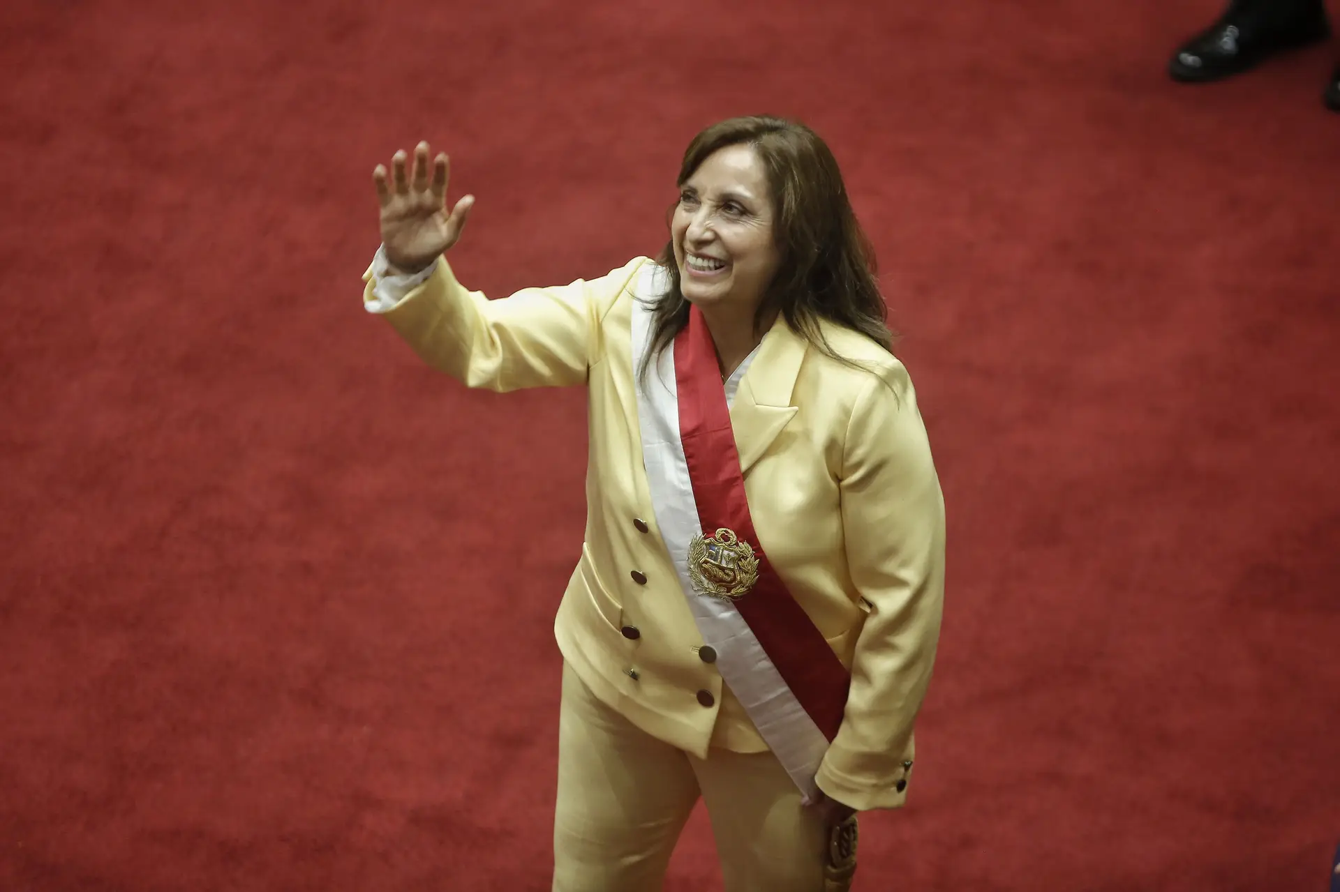 A rápida ascensão da primeira mulher a assumir a presidência do Peru
