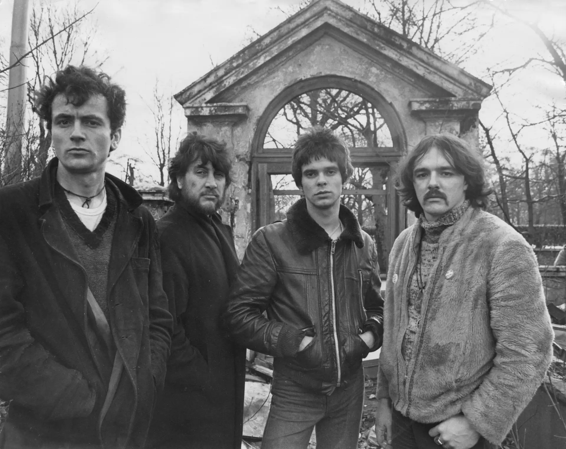 Os Stranglers em 1977 (Jet Black é o segundo a contar da esquerda)