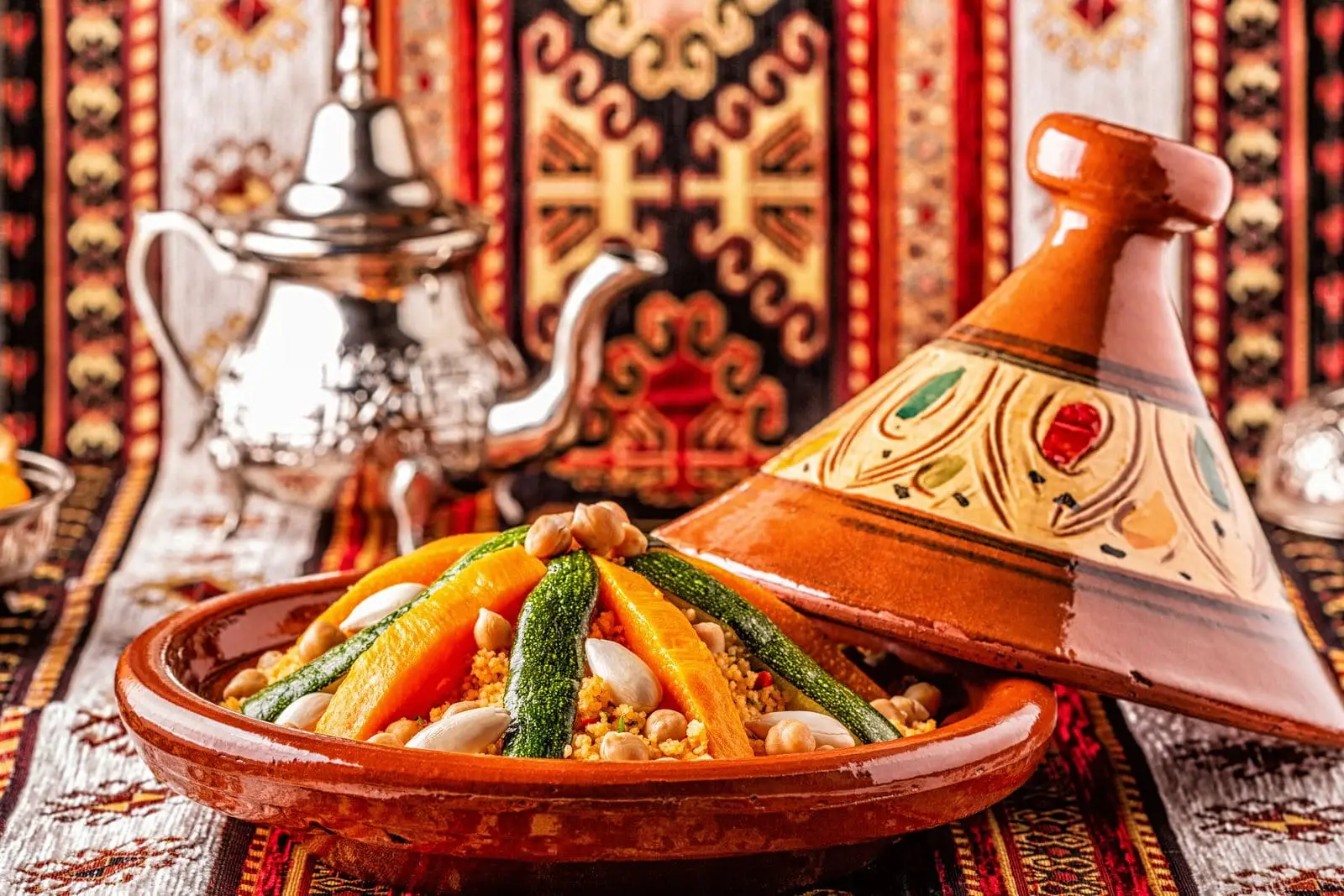 Com couscous, bastila e tagine, neste restaurante marroquino de Lisboa, são os portugueses que ganham