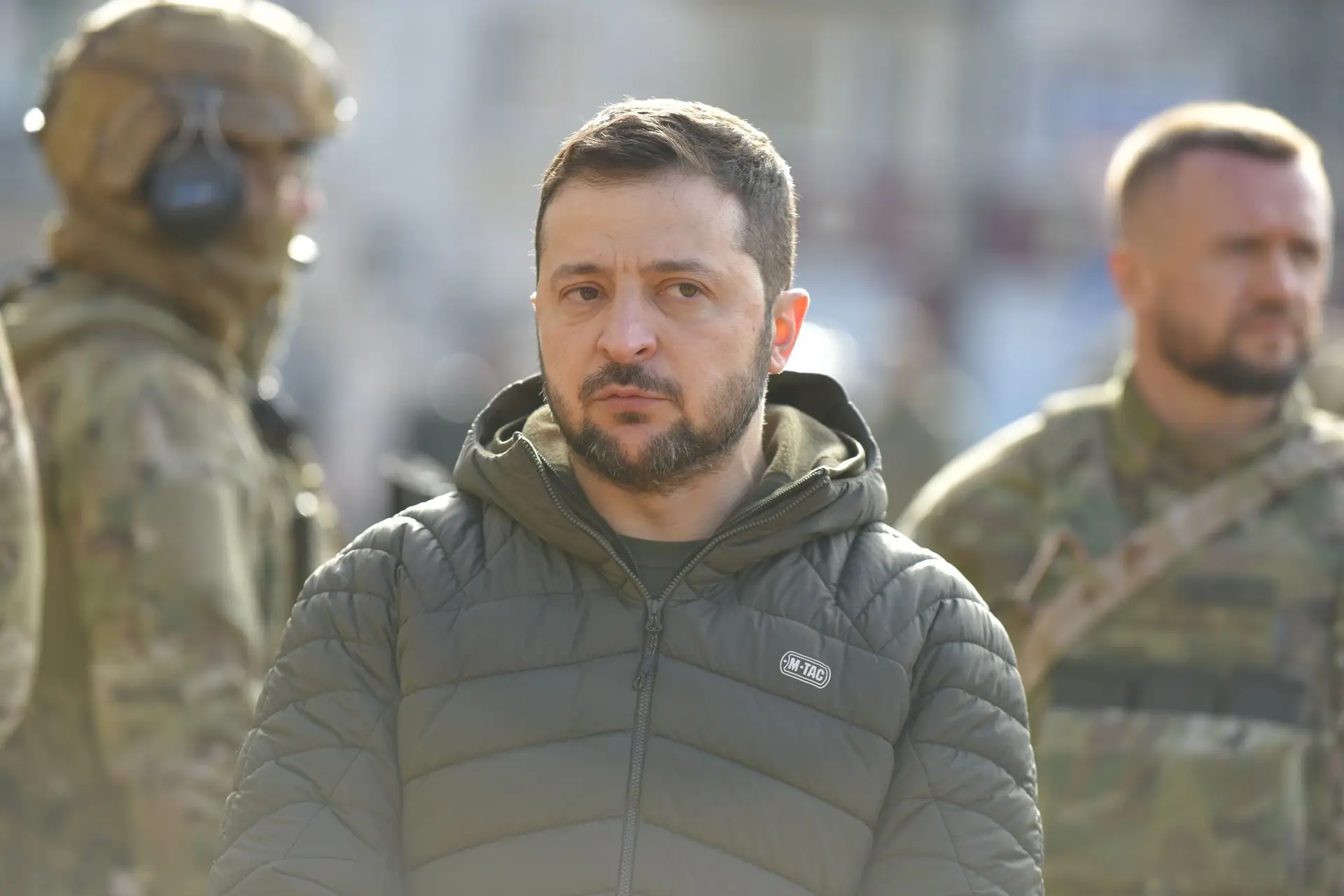 Zelensky propõe ao G7 acolher uma "cimeira de paz mundial"