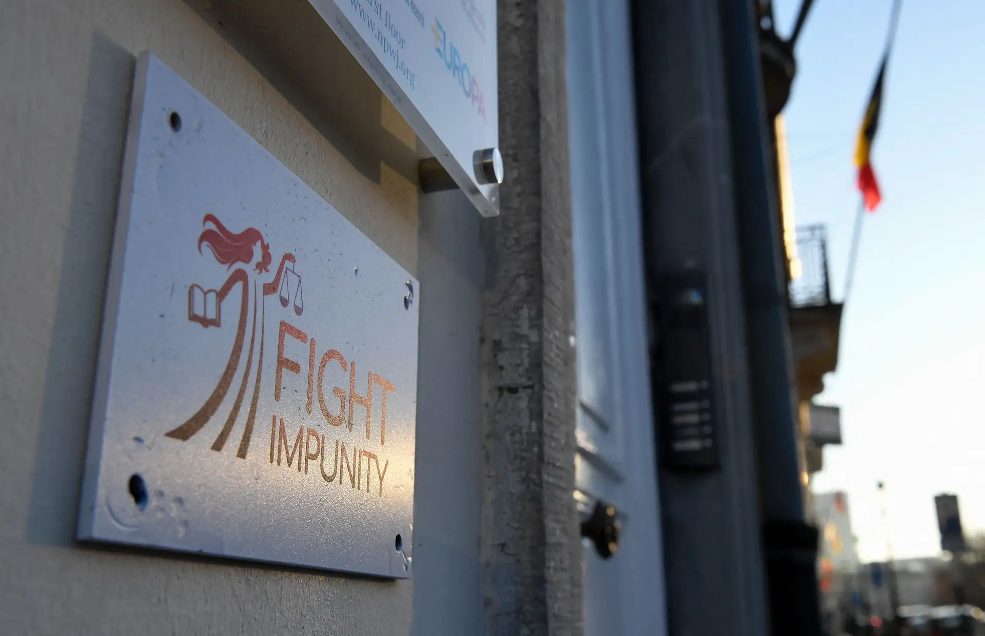 O logotipo da ONG Fight Impunity, cujo presidente, Antonio Panzeri, está a ser investigado por alegado envolvimento em esquemas de corrupção para beneficiar o Catar junto dos parlamentares europeus