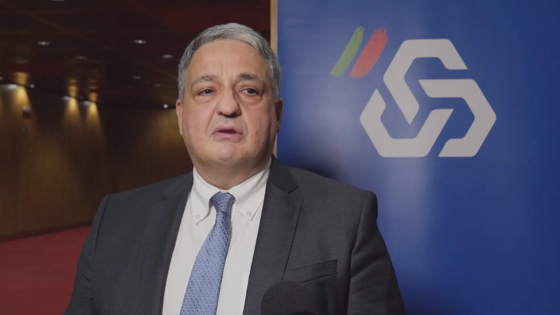 Sindicatos querem 100 euros de aumento salarial mínimo mas CGD não sai dos 50 euros