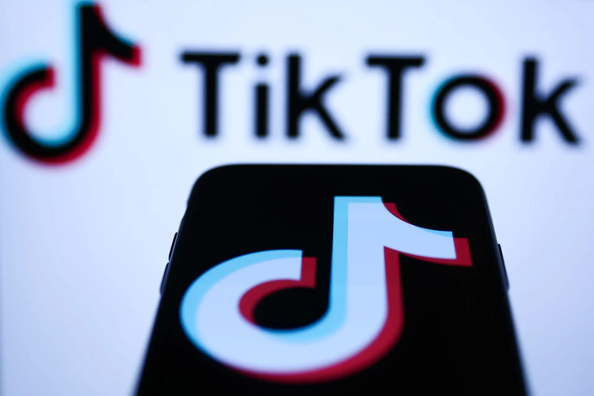 Bruxelas abre processo à TikTok por suspeita de falhas na proteção de menores