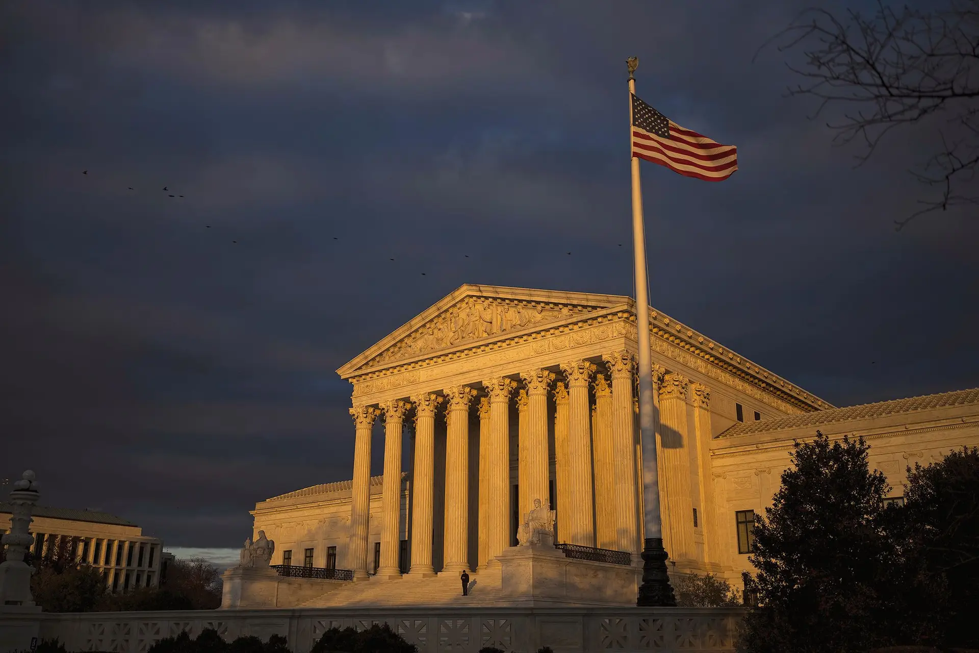 Decisão do Supremo dá mais poder a Trump e abre porta ao fim da cidadania por nascimento em alguns estados