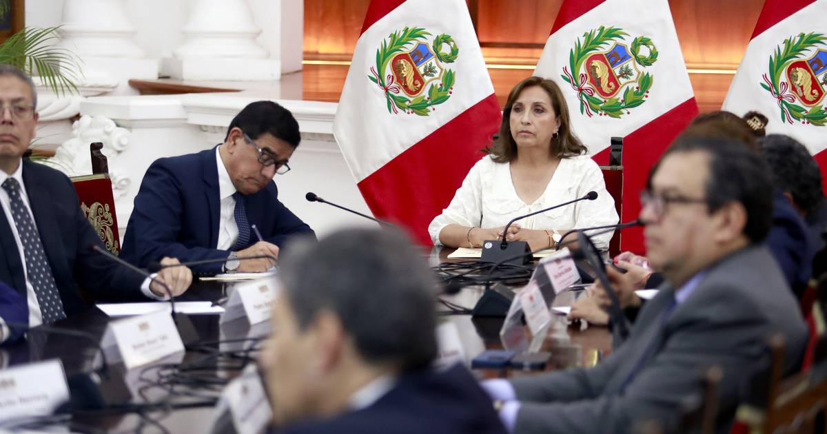 Ministro da Defesa é o novo primeiro-ministro do Peru, após a detenção do anterior