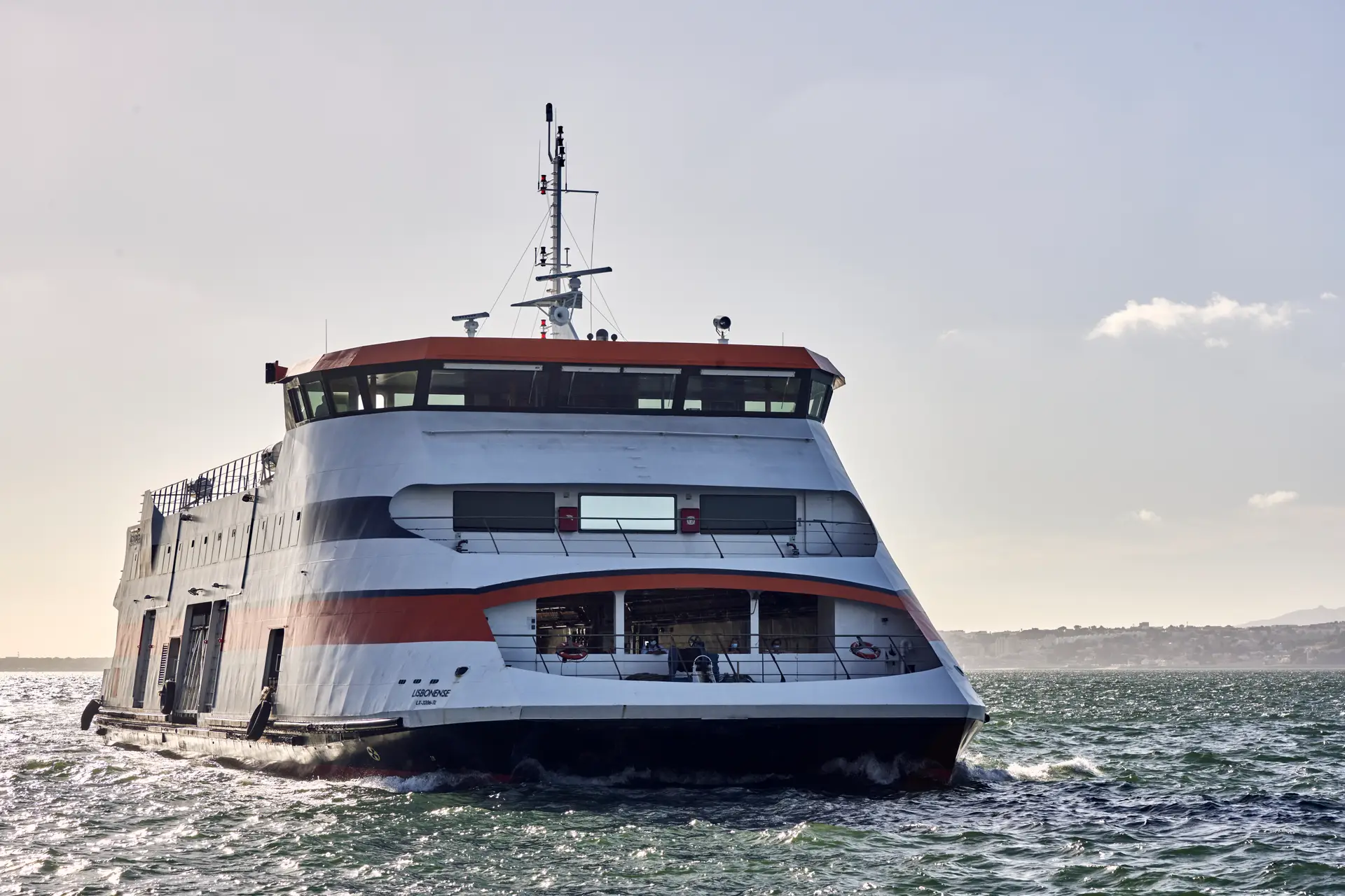 Transtejo comprou nove navios elétricos sem baterias, TC considera o negócio "irracional": "É como comprar um carro sem motor"