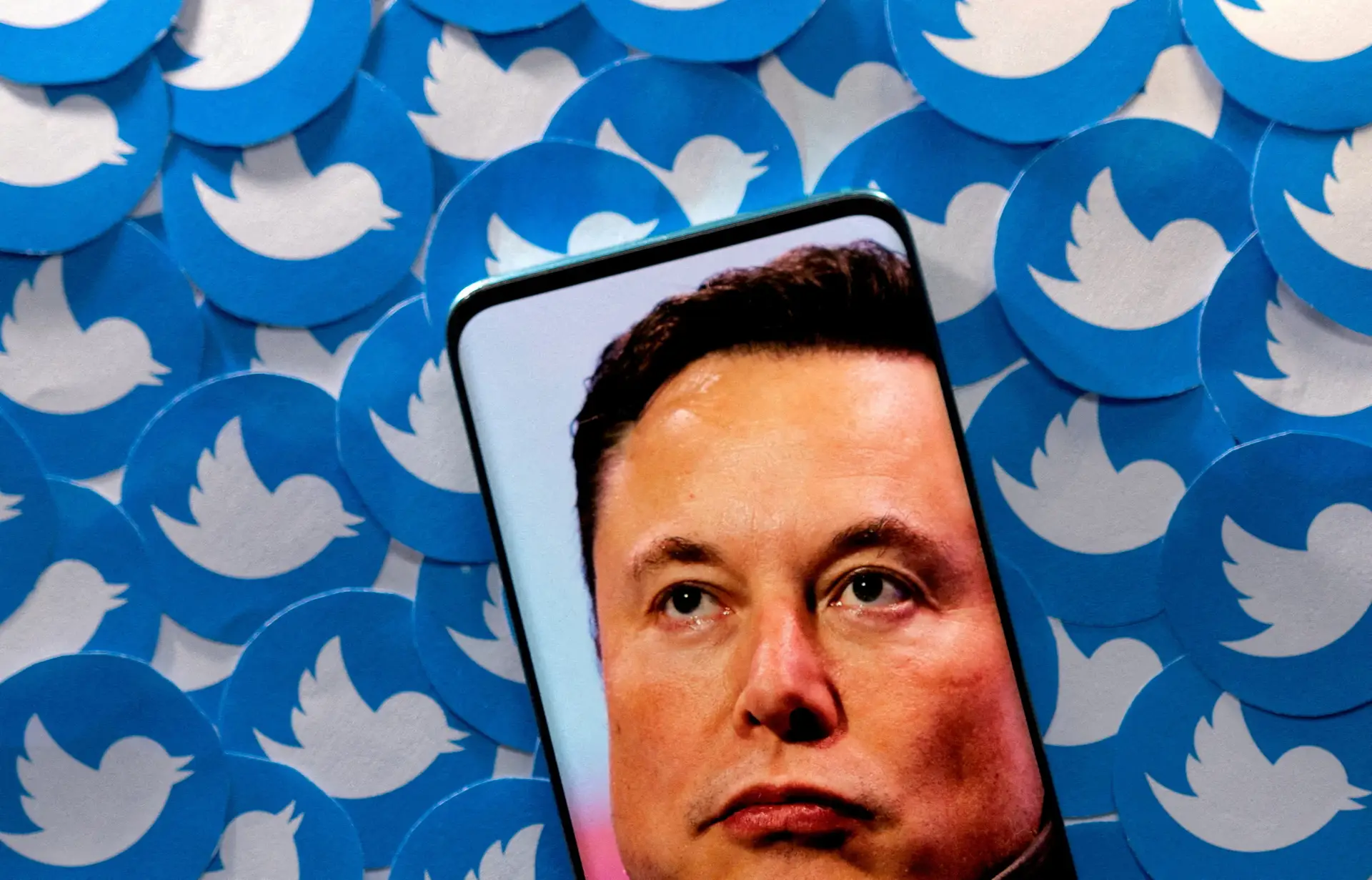 Musk lançou sondagem no Twitter: "Devo abandonar a liderança?"