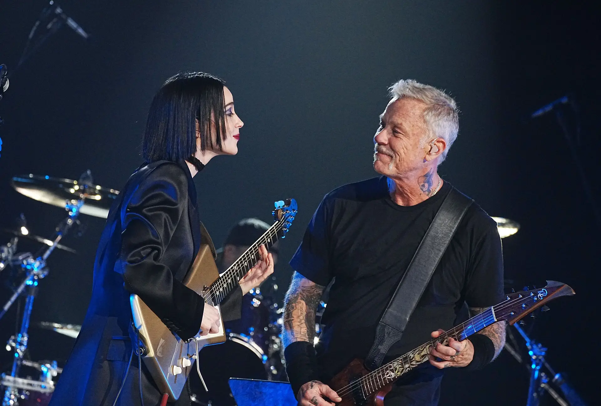 Metallica estreiam novo single ao vivo e tocam ‘Nothing Else Matters’ com St. Vincent